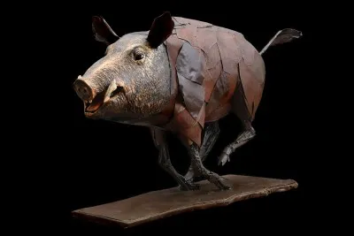 À qui appartient le sanglier de fer ?