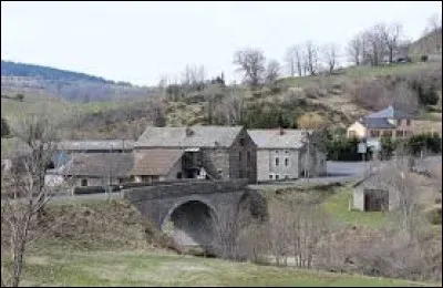 Je vous emmène à présent à Fay-sur-Lignon. Commune Altiligérienne, elle se situe dans l'ancienne région ...