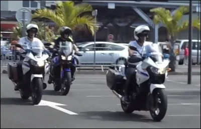 Dans quelles villes sont répartis les motards de la formation urbaine motocycliste de la police nationale ?