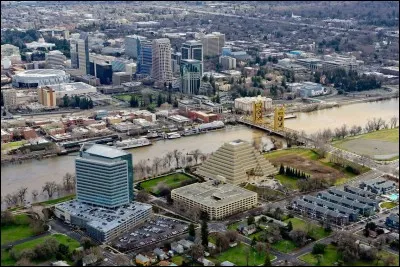 Dans quel pays se trouve Sacramento ?