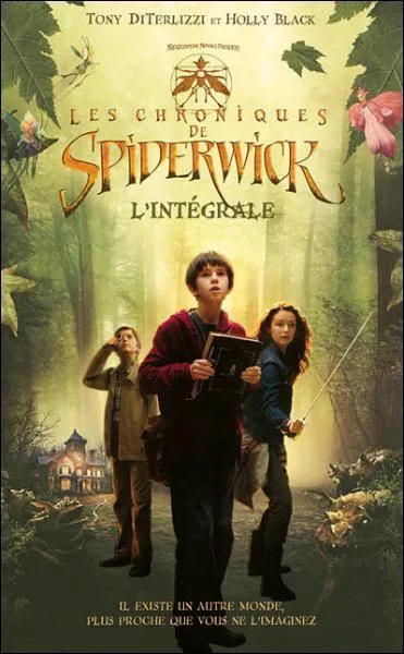 Dans 'Les Chroniques de Spiderwick', quelle relation entretiennent les trois personnages principaux ?