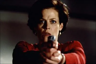 Qui joue le cingl qui harcle Sigourney Weaver dans 'Copycat' ?
