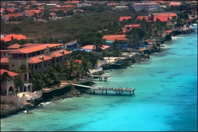 Quelle île est un parc national et fait partie des îles ABC avec Aruba et Curaçao ?