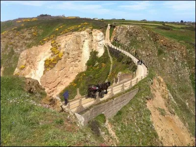 Sur quelle île, la 2e plus grande des îles Anglo-Normandes, Victor Hugo trouva-t-il l'inspiration durant ses 15 ans d'exil ?
