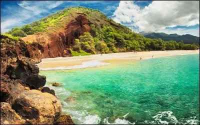 Peuplée à l'origine par des ethnies de Tahiti et des Marquises, quelle île est la deuxième plus grande d'Hawaï ?