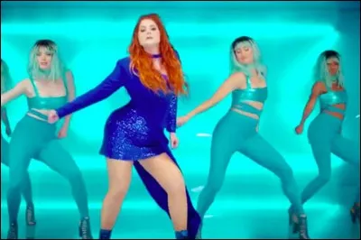 Complète cet extrait : 
"Someone else you must've confused me, confused me with"...