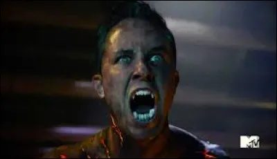 Quels sont les vrais noms de la créature surnaturelle de Parrish ?