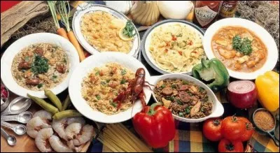 Département Français d'Outre-Mer - La ville de la Trinité - L'aéroport international Aimé Césaire - La montagne Pelée, un volcan actif situé dans le Nord de cette île