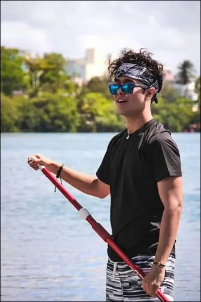 De quelle couleur sont ses yeux ?