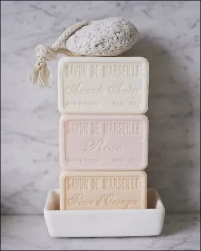 Au 17e si&egrave;cle on fabrique le premier savon de Marseille.