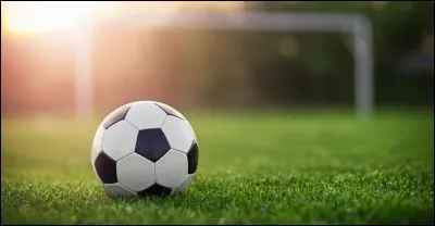 Sans prolongations, combien de temps dure un match de football ?