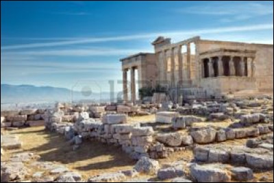Comment se nomme le plus grand temple de l'Acropole d'Athènes, où siégait une statue d'or et d'ivoire d'Athéna ?