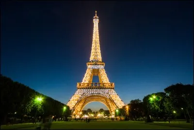 Pour l'Exposition universelle de quelle année, la Tour Eiffel est-elle construite ?