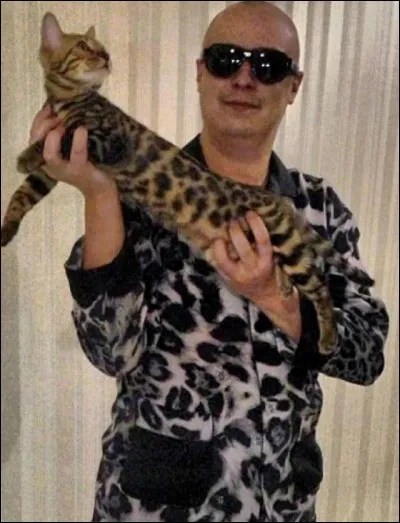 Evgeniy Mikhailovich Bogachev est un hacker russe 
Combien offre le FBI en 2017 pour sa capture ?