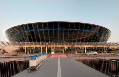 Quelle est la superficie de l'a&eacute;roport Nice C&ocirc;te d'Azur ?