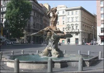 Quel est l'autre nom de la fontaine des Tritons ?