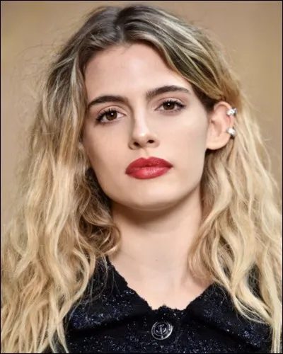 Quel &acirc;ge a-t-elle d&eacute;but 2018 ?