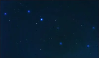 Laquelle de ces étoiles ne figure pas dans la constellation de la Grande Ours ?