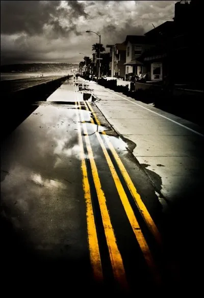 À qui sont les paroles "Je sais que tu vis là-bas au bout de l'autoroute, je peux pas me tromper c'est allumé la nuit" ?