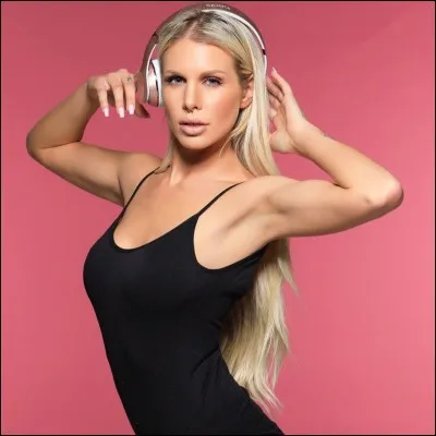 Quel est le vrai nom complet d'Adixia ?