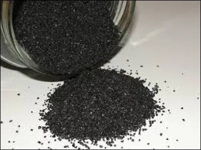 La poudre à canon a été créée en Chine entre 618 et 907.