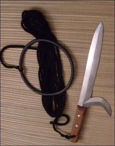 Qui a inventé la dague avec corde ?