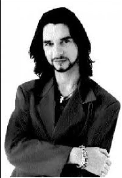 Quel souci rencontre le chanteur au début des années 90 ?