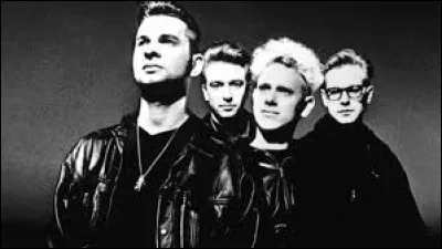 Qui remixe la chanson "Enjoy the Silence" en 2004 ?