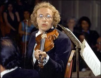 Ce musicien un peu distrait est ...