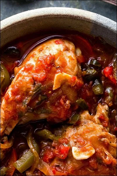 Lequel de ces aliments n'est pas un ingrédient de la piperade ?