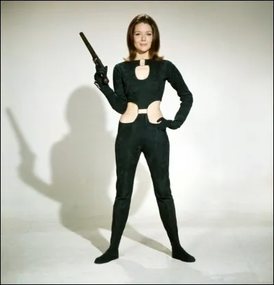 Il est possible qu'elle soit une James Bond Girl.