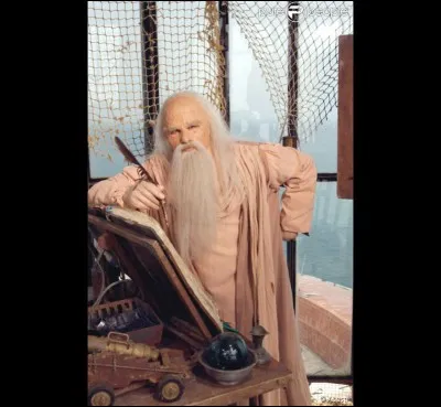 Quelle est la solution de cette énigme ? 

''Bien des vêtements y défilent,
Elle est propice aux coups de fil,
Parfois conçue pour piloter.
Sur le Fort, elle est abandonnée.
Qui est-elle ? ''