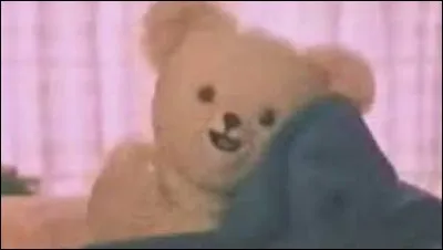 Si vous utilisez le produit vanté par ce petit ours en peluche, votre linge le sera !