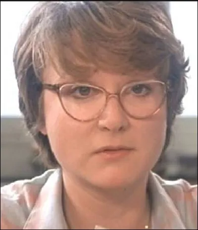 Vous vous souvenez sans doute du film "Signes extérieurs de richesse" dans lequel Josiane Balasko est inspecteur des impôts ! Qui contrôle-t-elle sans relâche ?