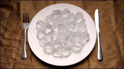 Quel mot est 'un plat qui se mange froid', selon une expression ?