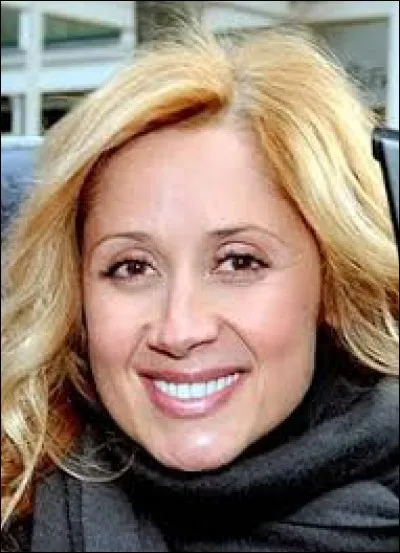 Lara Fabian est une auteure-compositrice-interprète canadienne.