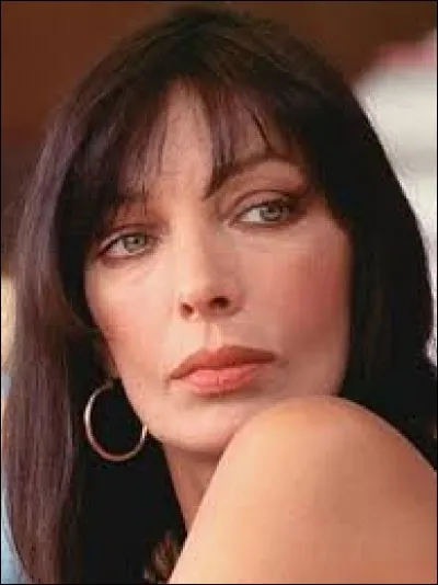 "Je suis folle de vous" est le titre d'une chanson de Marie Laforêt.