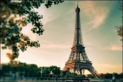 Dans quelle ville de France se trouve la Tour Eiffel ?