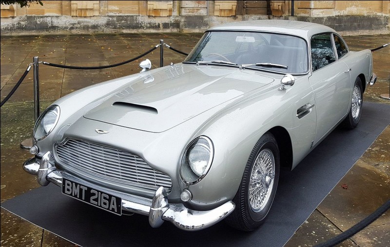 "On dit de moi que je suis la voiture iconique de James Bond."