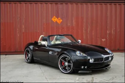 Cette voiture est passée entre les mains expertes de Bond.