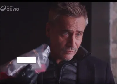 Quel est le nom du médicament retrouvé dans le studio de la victime ?