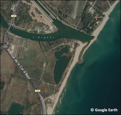 Comment s'appelle l'endroit où les fleuves se jettent dans la mer ou l'océan ?