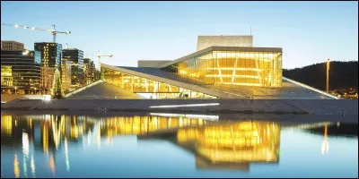 Quel pays se trouve juste en face d'Oslo, la capitale de la Norvège ?