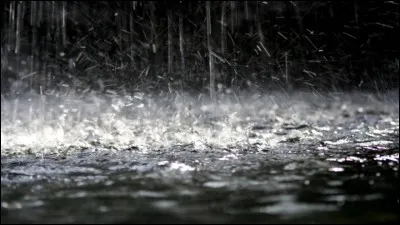 Qui chante 'Rien que de l'eau' ?