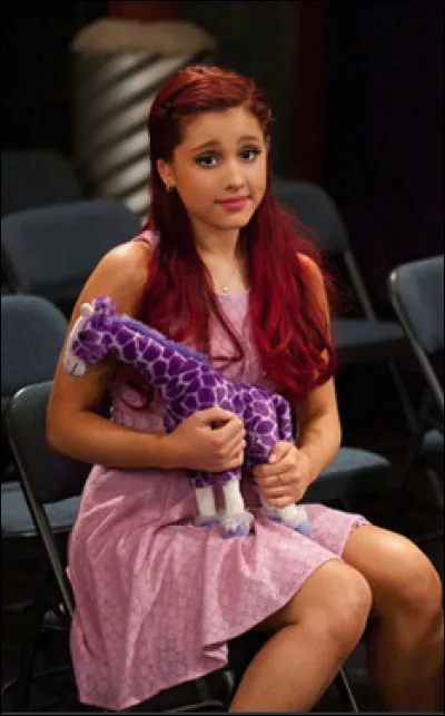 Pourquoi a t'elle les cheveux rouges dans " Victorious " et " Sam & Cat "