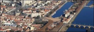 Habitants : 34 831 
Devise : "C'est aux forêts et aux rivières qu'elle doit sa croissance" 
Spécialité : La praluline 
À voir : Musée d'archéologie 
A vu naître : Jean-Pierre Jeunet 
Quelle est cette ville ?