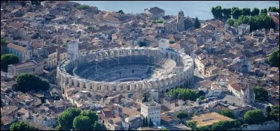 Habitants : 52 886
Devise : "La colère du lion passe pour être des plus nobles" 
Spécialité : Gardianne de taureau 
À voir : Les arènes 
A vu naître : Djibril Cissé 
Quelle est cette ville ?