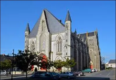 Je vous propose une balade dans les Pays-de-la-Loire, à Guéméné-Penfao. Nous serons dans une ville située dans le département ...