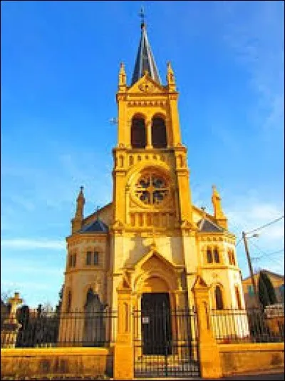 Nous sommes à présent dans le Grand-Est devant l'église Saint-Quentin de Hayes. Village de l'arrondissement de Metz, il se situe dans le département ...