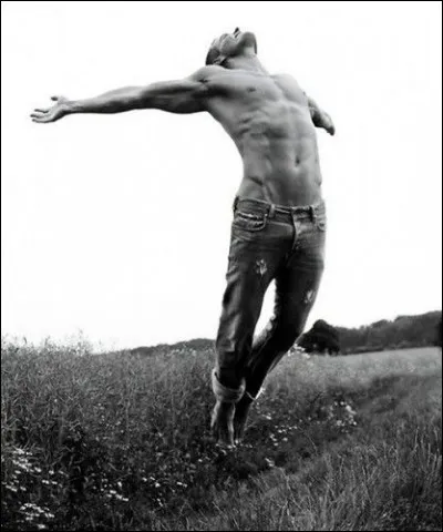 Quel chanteur veut être 'Un Homme heureux' ?